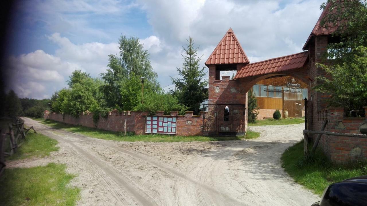 Stadnina Koni Tarka Zwierzyniec Kültér fotó